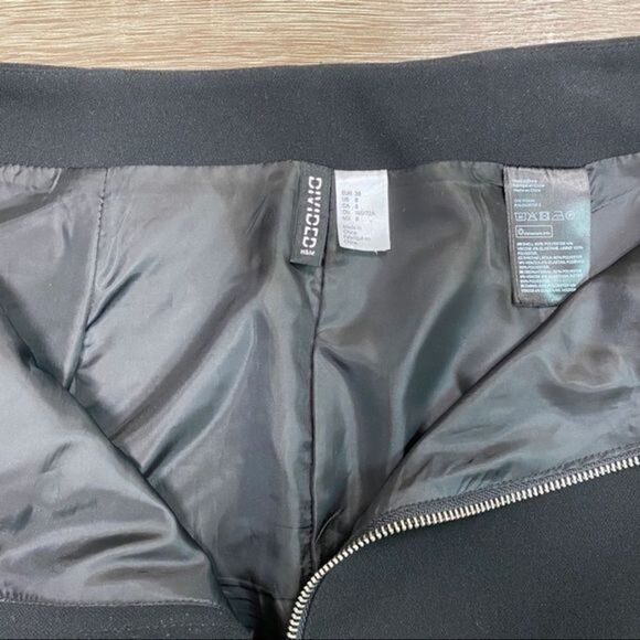 H&M Mini Skirt w/Asymmetrical Zipper & Zippered Pockets Black - Size 8 - Picture 6 of 11